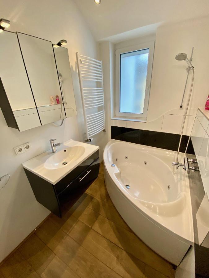 Luxurioeses Studio Im Zentrum, Balkon, Kamin, Klima Apartment Ravensburg Bagian luar foto